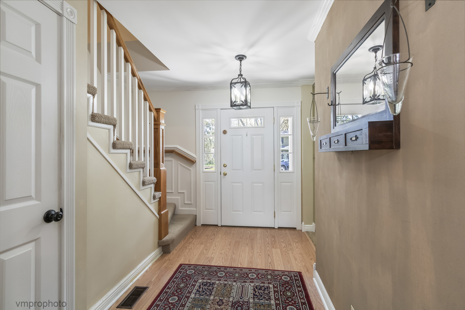 901 Crestfield Avenue, Libertyville, IL 60048