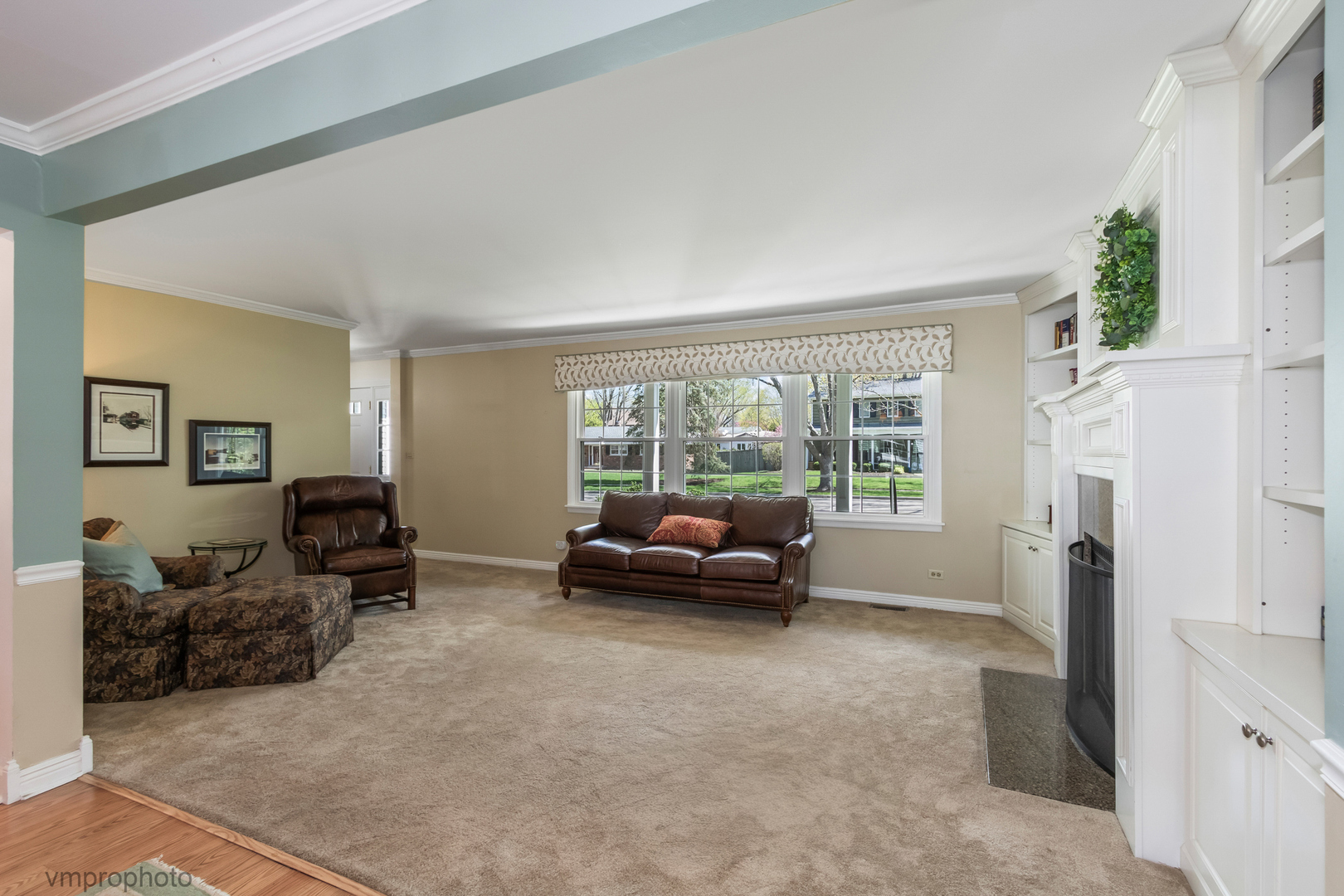 901 Crestfield Avenue, Libertyville, IL 60048