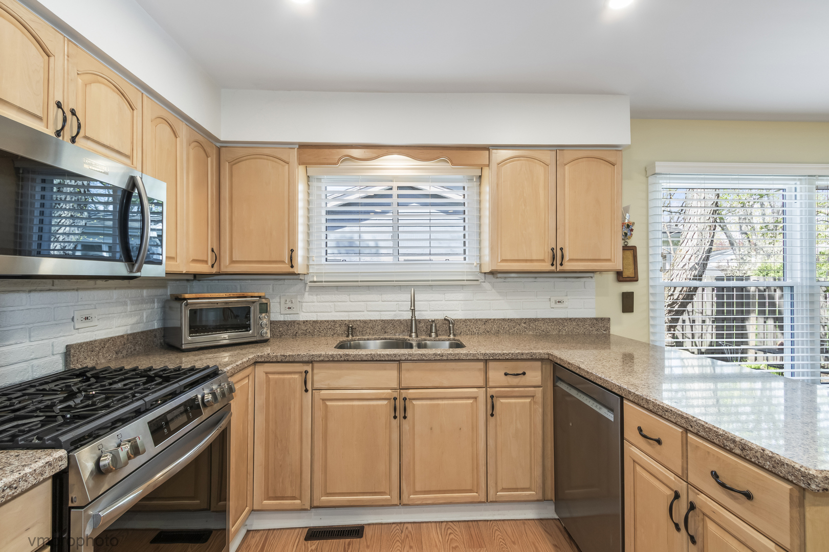 901 Crestfield Avenue, Libertyville, IL 60048