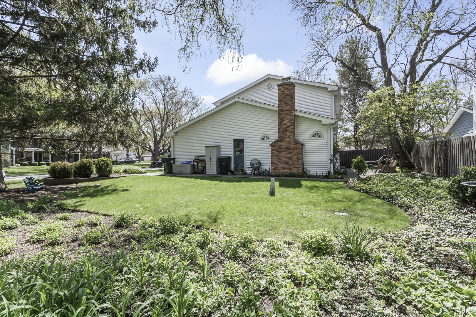 901 Crestfield Avenue, Libertyville, IL 60048