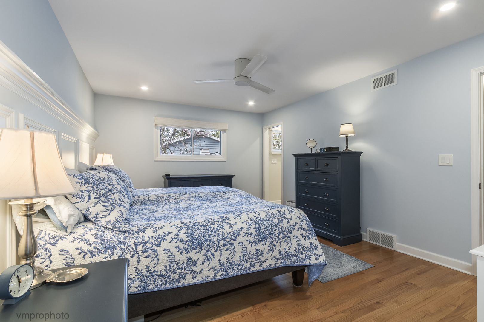 901 Crestfield Avenue, Libertyville, IL 60048