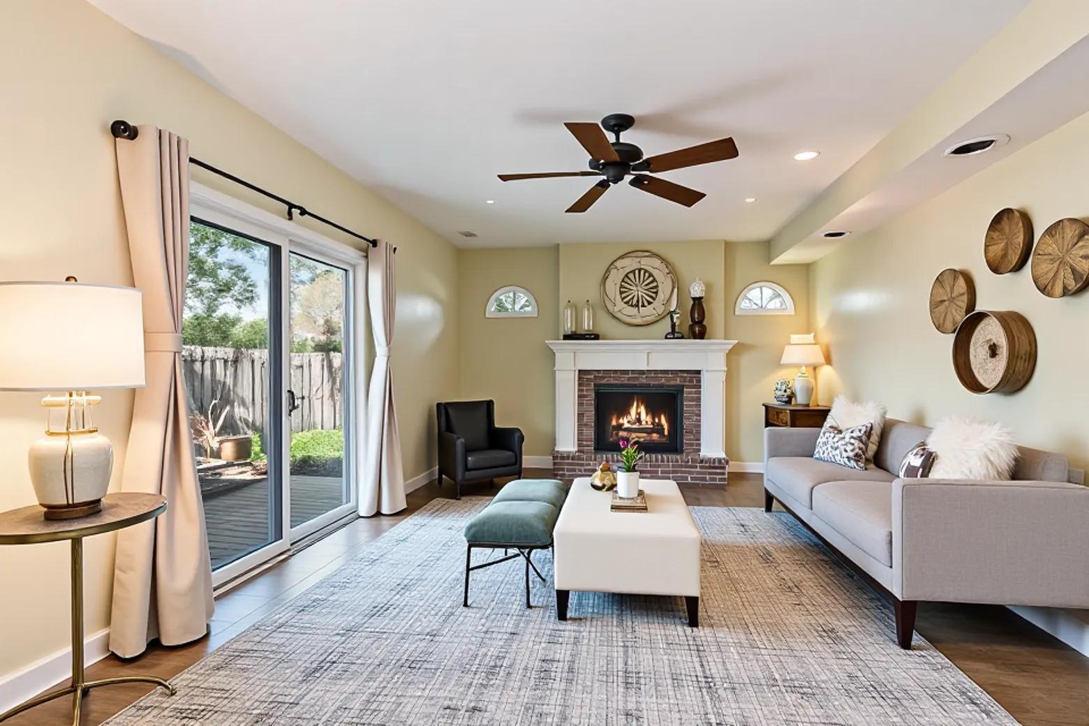 901 Crestfield Avenue, Libertyville, IL 60048