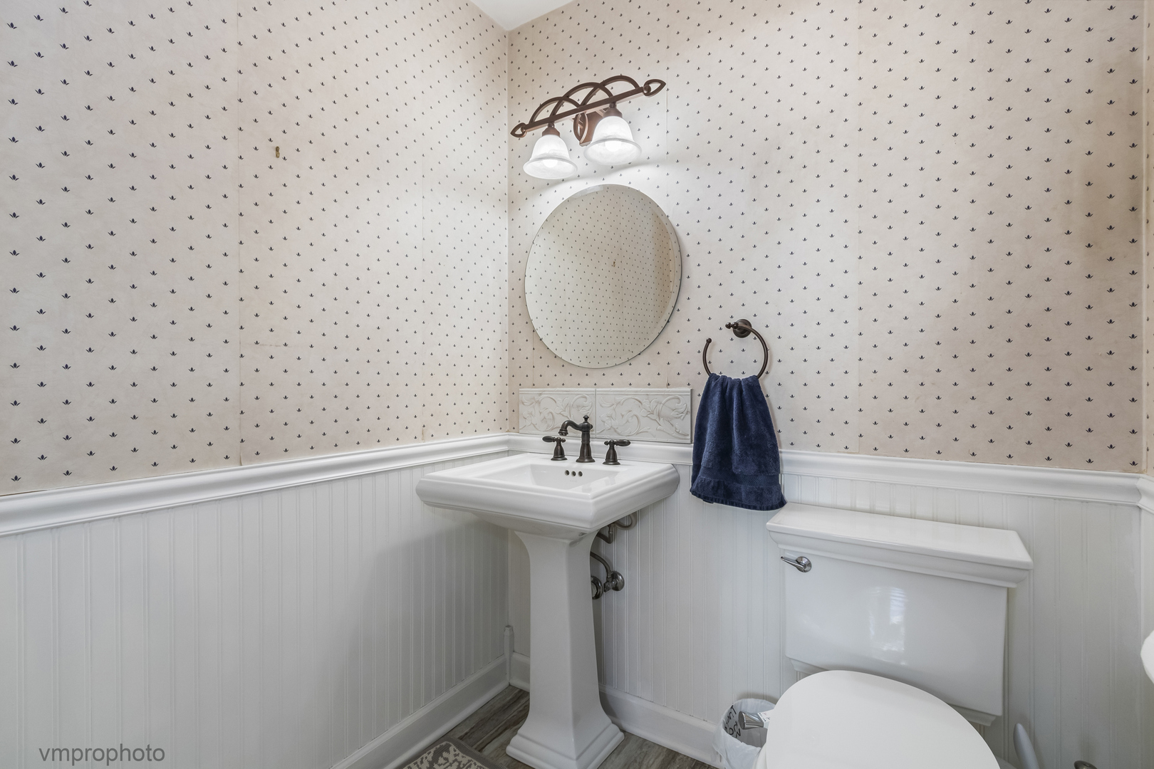 901 Crestfield Avenue, Libertyville, IL 60048