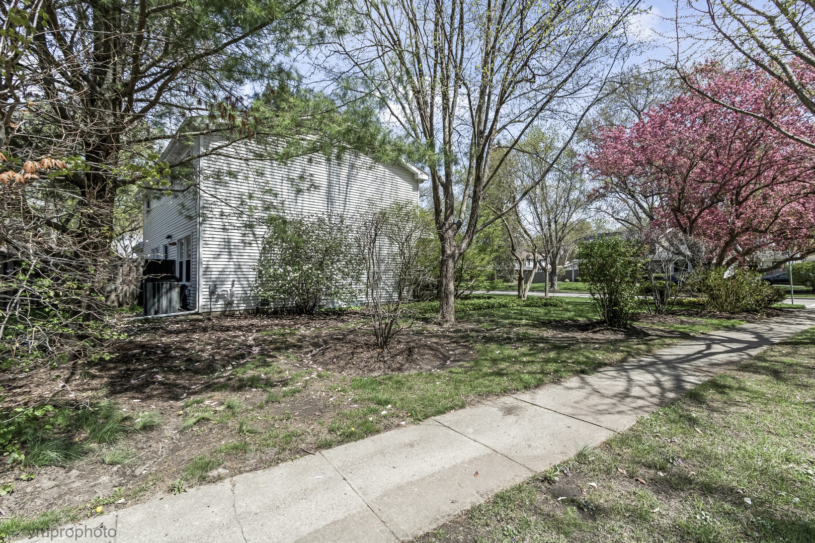 901 Crestfield Avenue, Libertyville, IL 60048