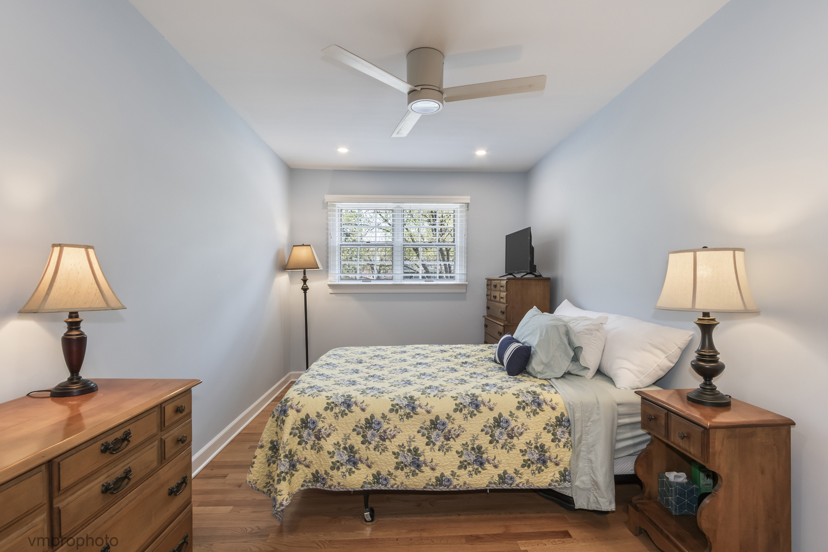 901 Crestfield Avenue, Libertyville, IL 60048