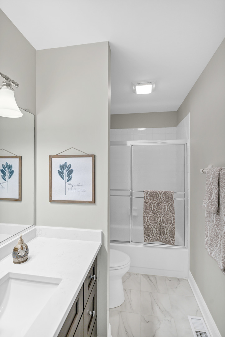 713 Hackberry Court, Bartlett, IL 60103