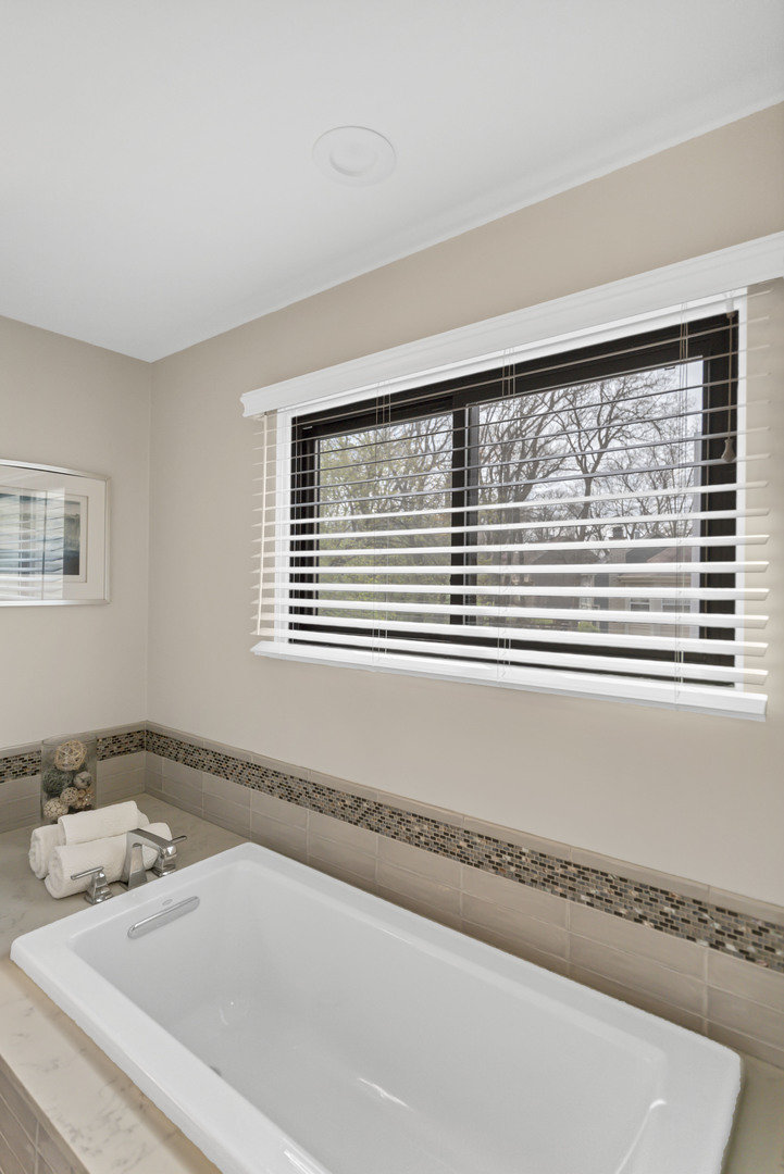 713 Hackberry Court, Bartlett, IL 60103