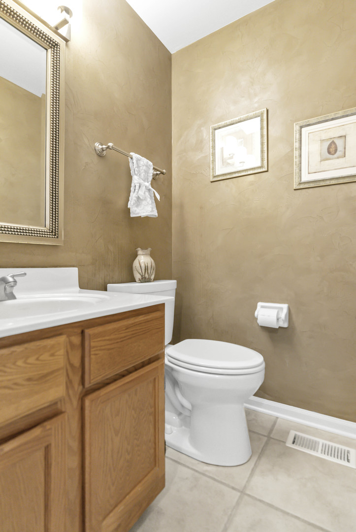 713 Hackberry Court, Bartlett, IL 60103