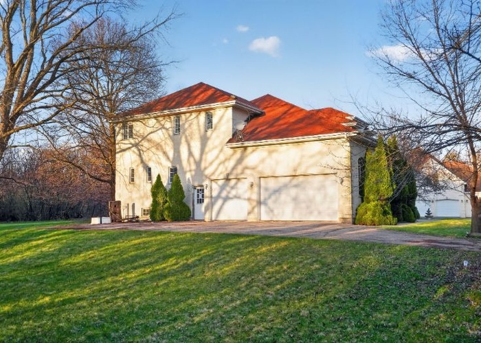 2113 Elgin Road, Barrington, IL 60010