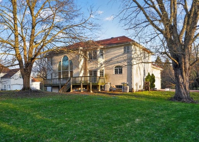 2113 Elgin Road, Barrington, IL 60010