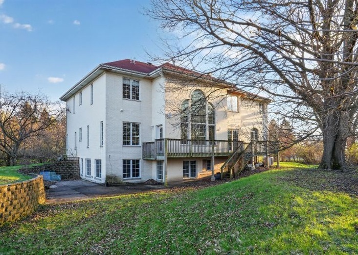 2113 Elgin Road, Barrington, IL 60010