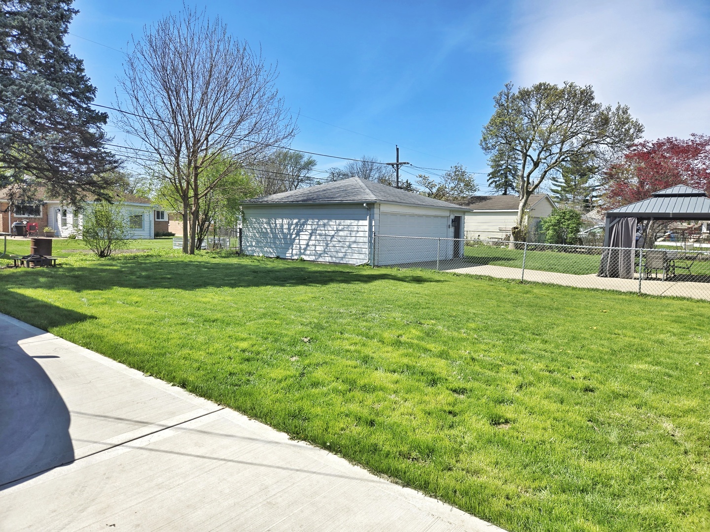 980 W Grant Drive, Des Plaines, IL 60016