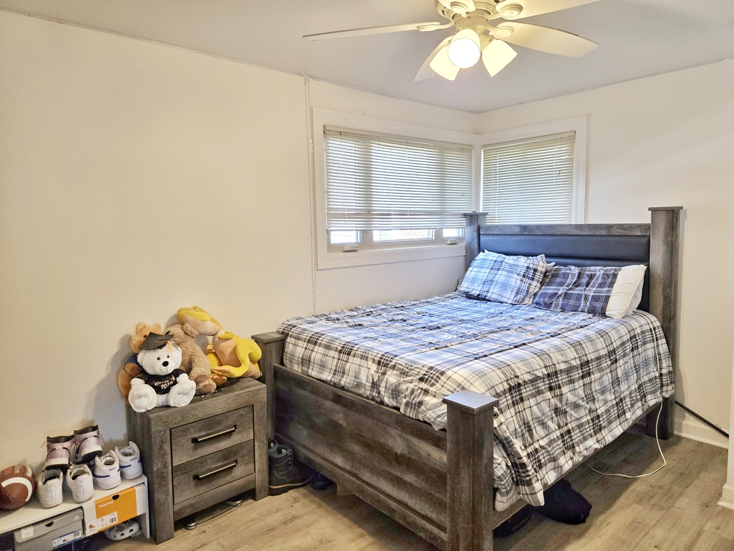 980 W Grant Drive, Des Plaines, IL 60016