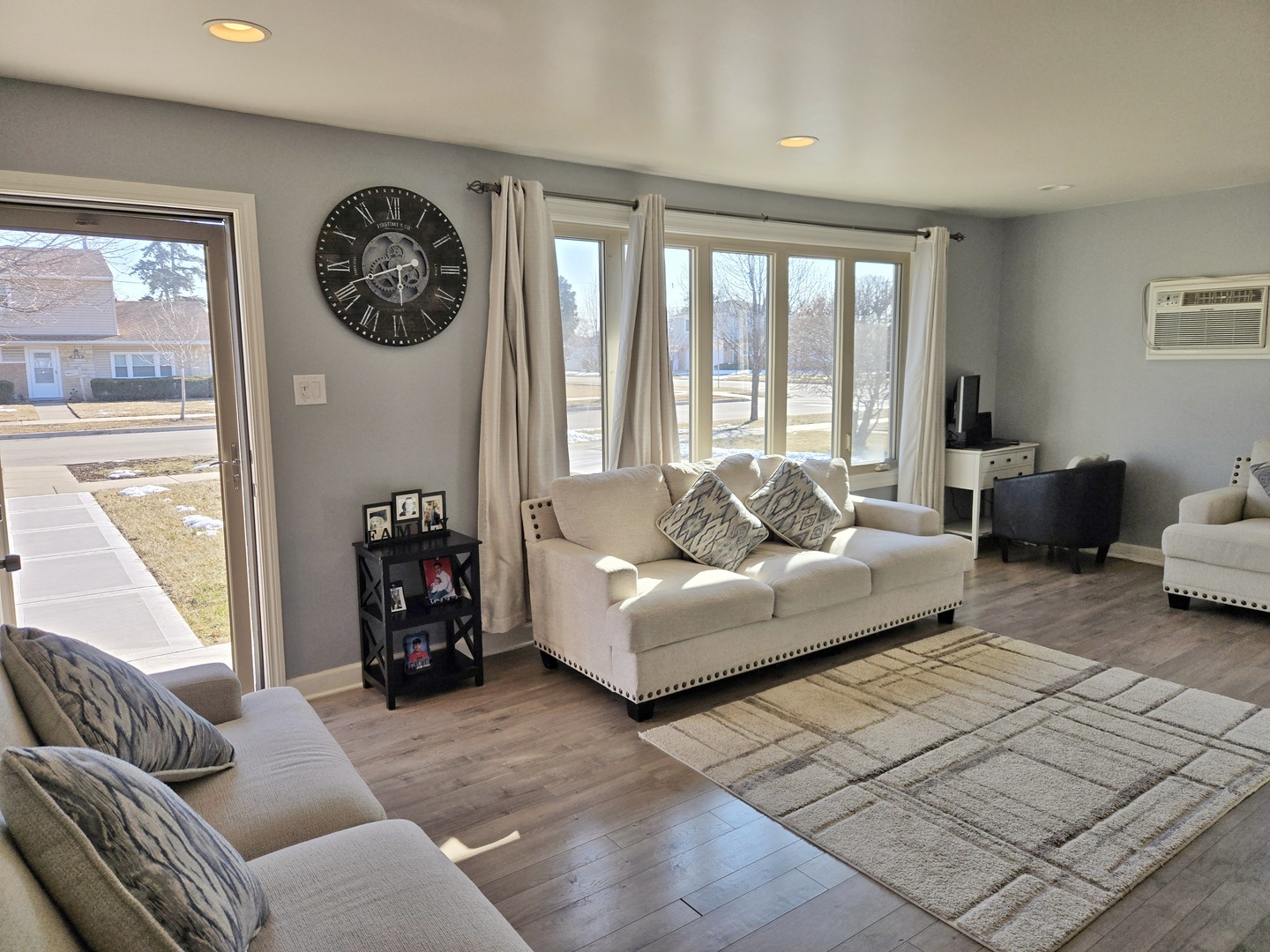 980 W Grant Drive, Des Plaines, IL 60016