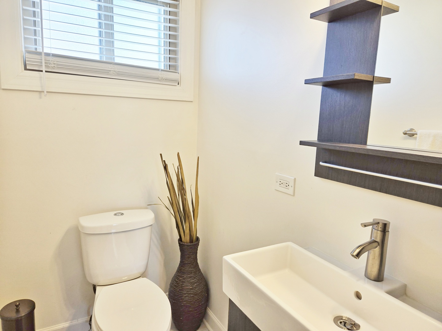 980 W Grant Drive, Des Plaines, IL 60016