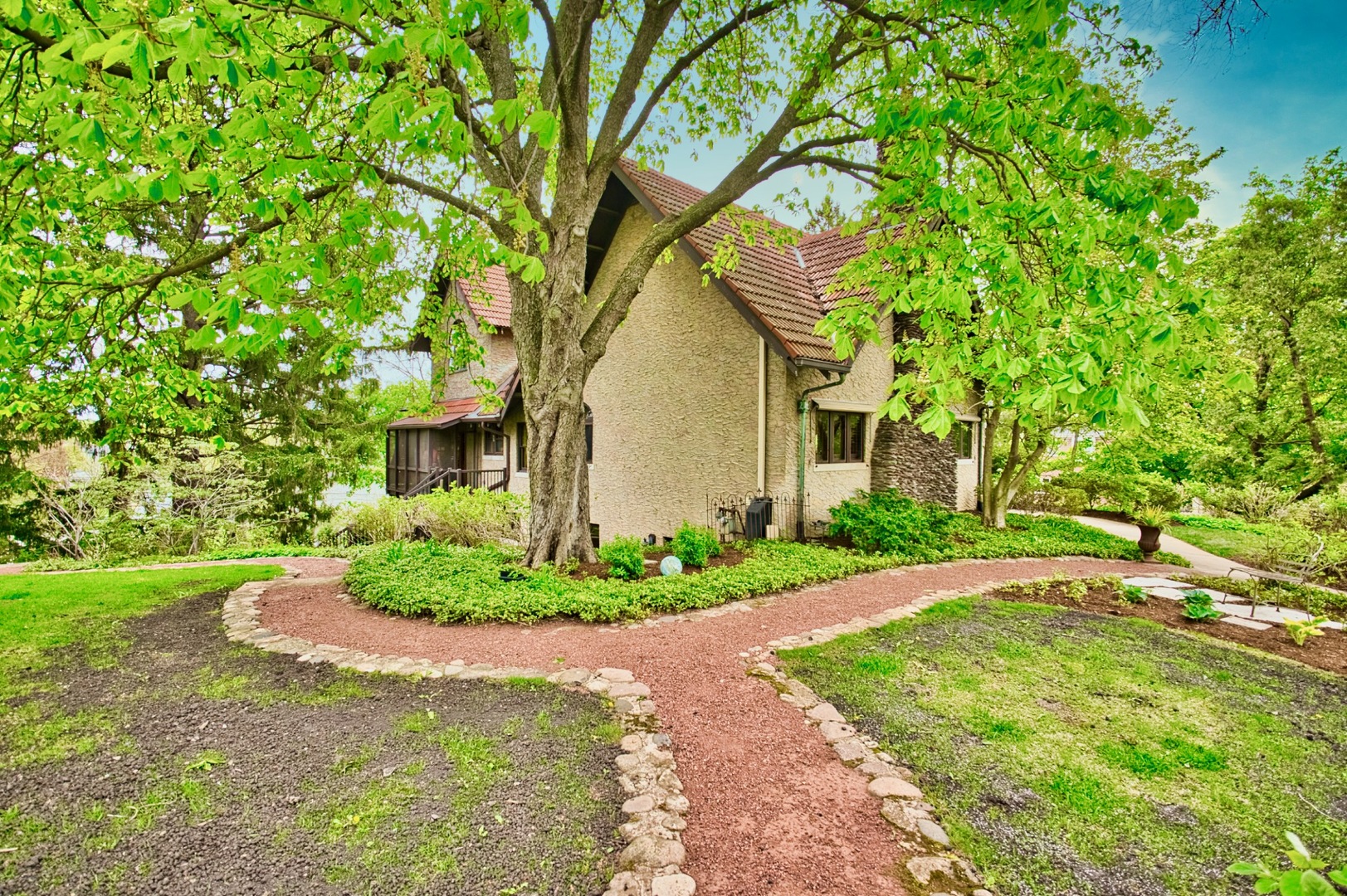 104 N Julian Street, Naperville, IL 60540