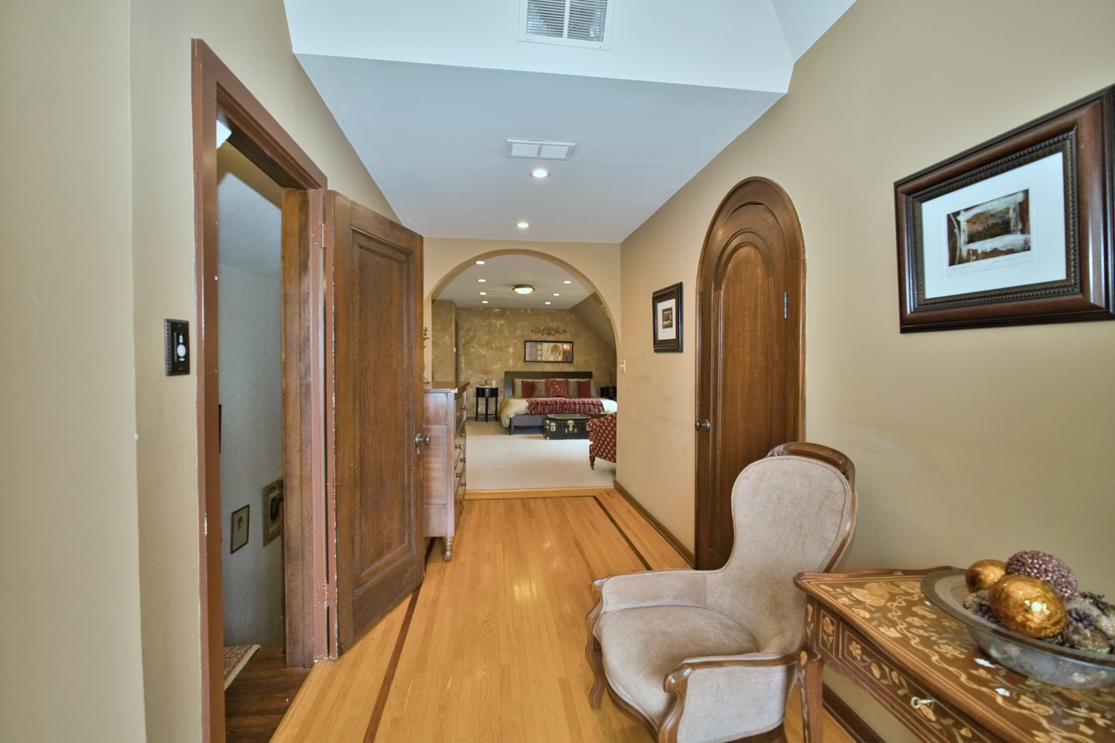 104 N Julian Street, Naperville, IL 60540