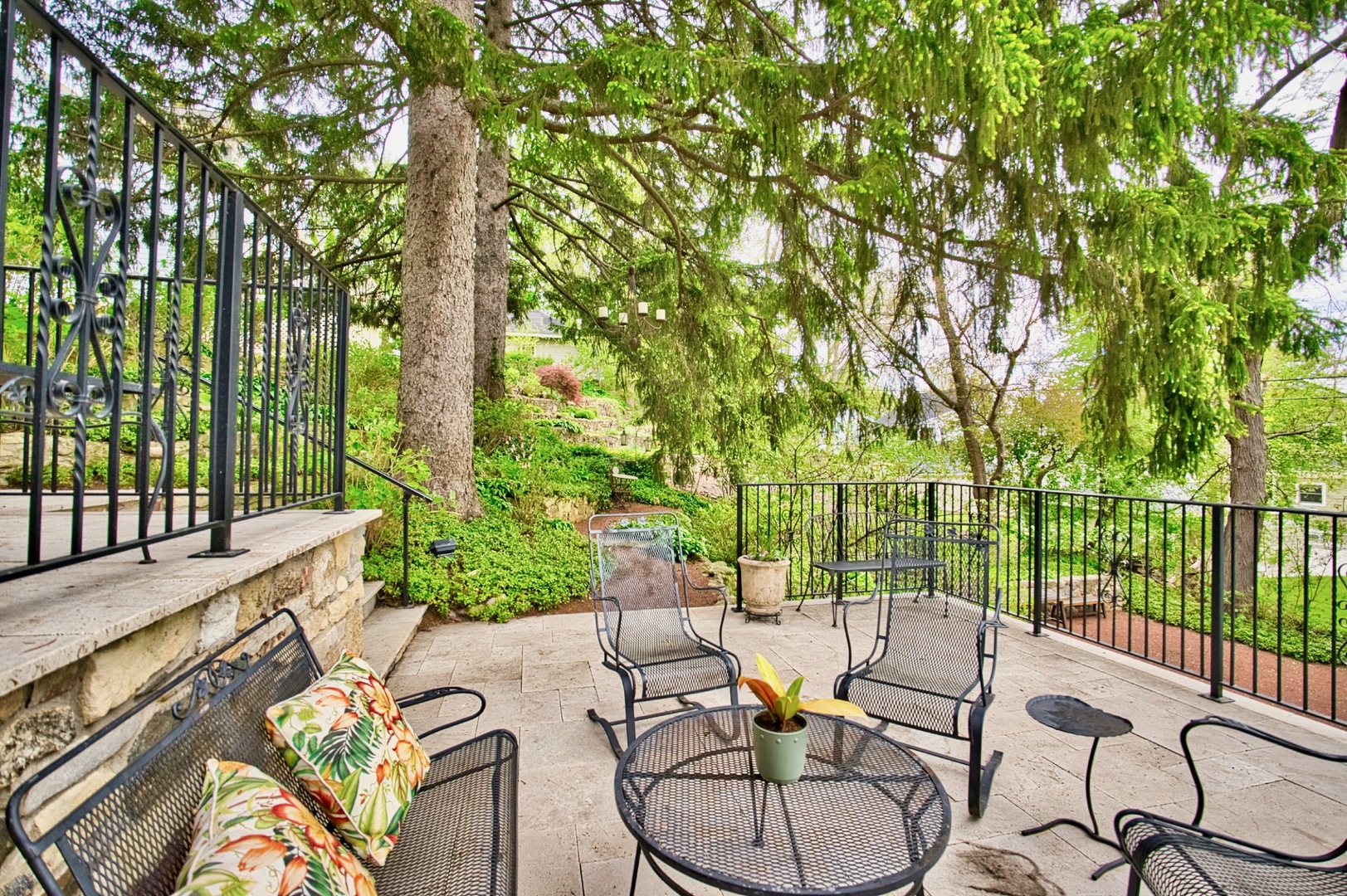 104 N Julian Street, Naperville, IL 60540