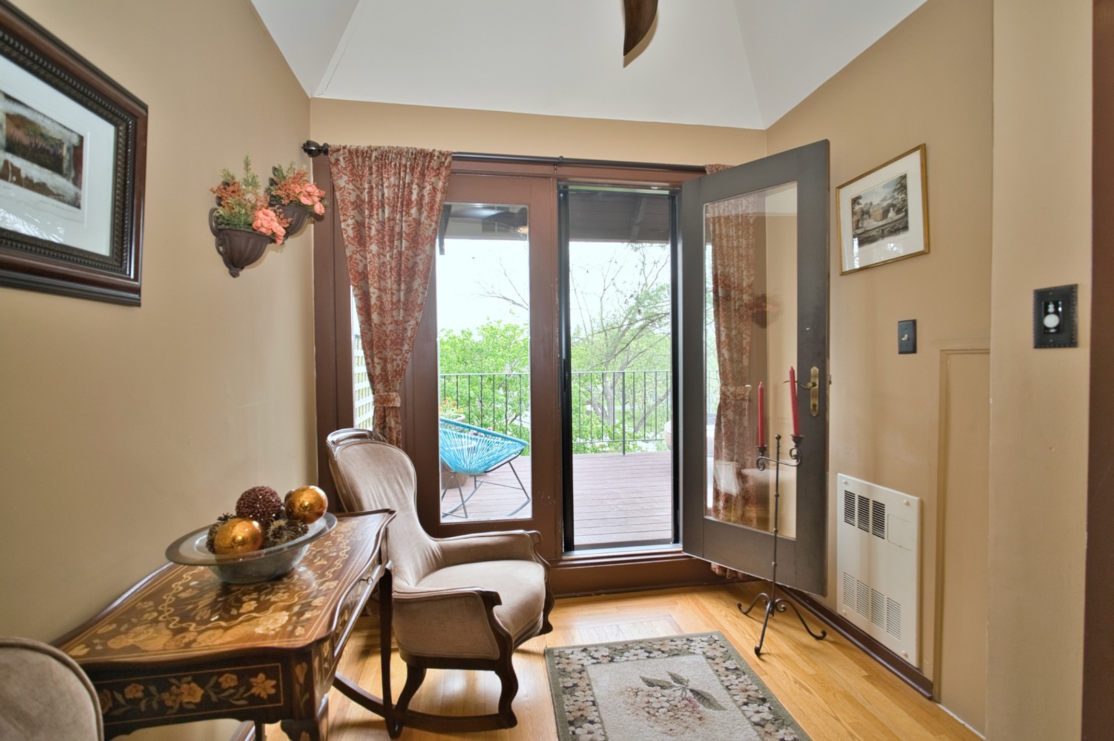 104 N Julian Street, Naperville, IL 60540