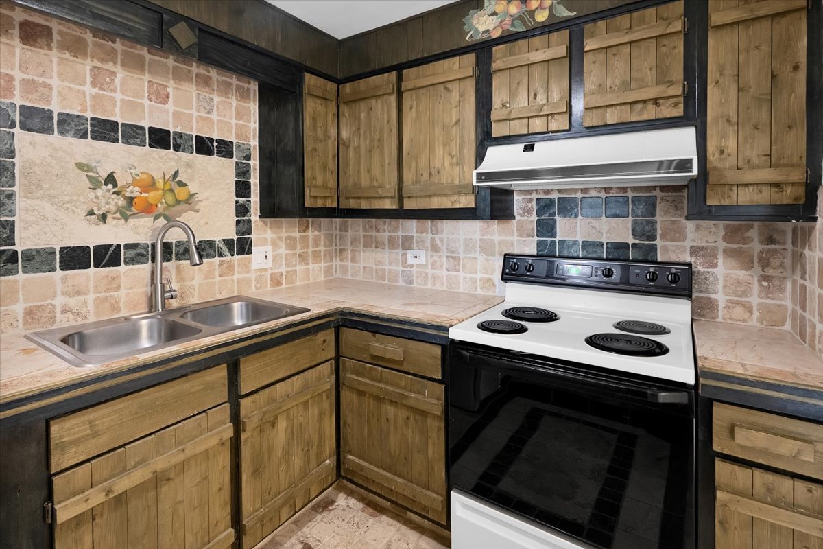 2333 N Neva Avenue #306C, Chicago, IL 60707