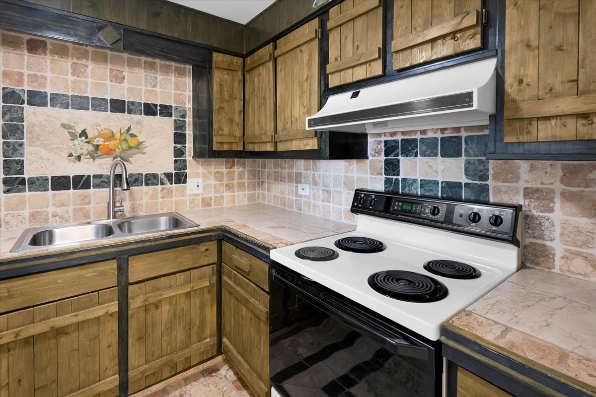 2333 N Neva Avenue #306C, Chicago, IL 60707