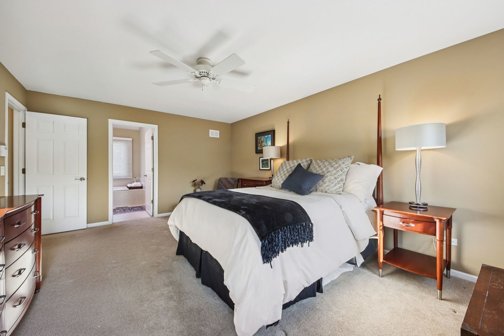 384 Whitney Drive, Barrington, IL 60010