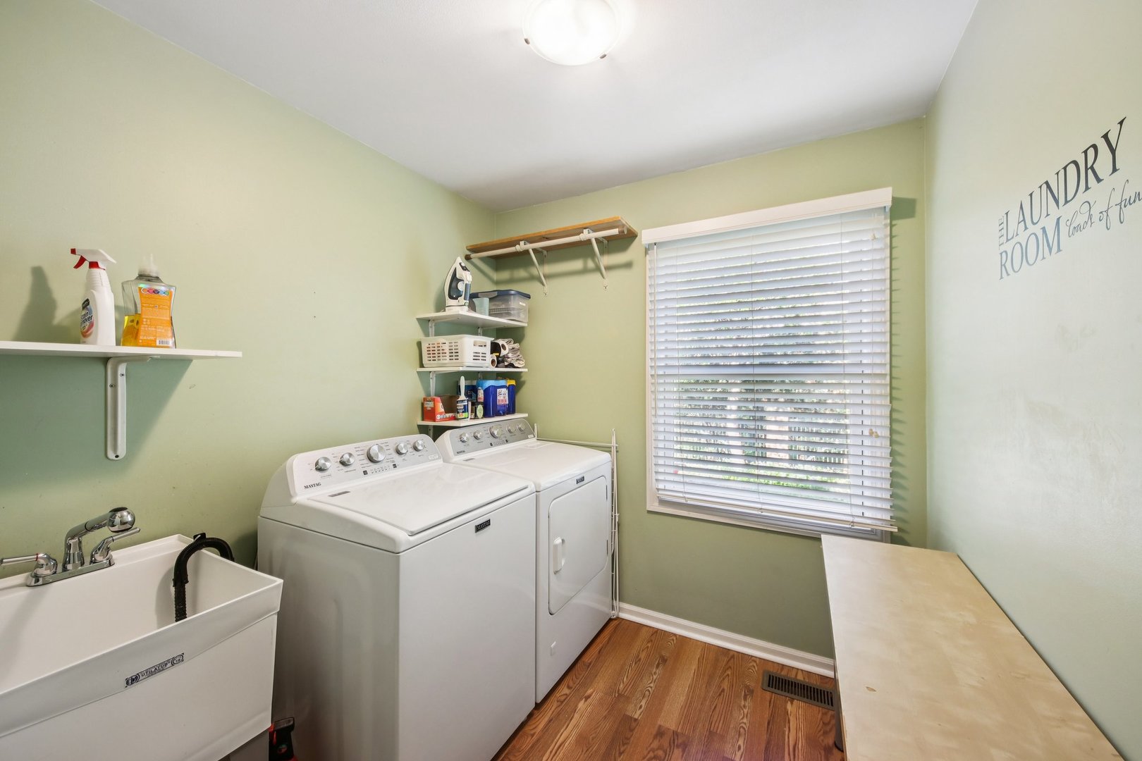 384 Whitney Drive, Barrington, IL 60010