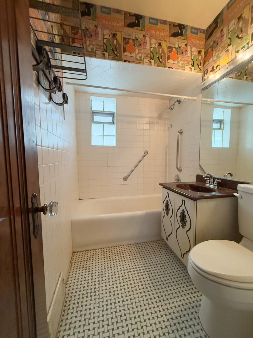441 S Princeton Avenue, Villa Park, IL 60181