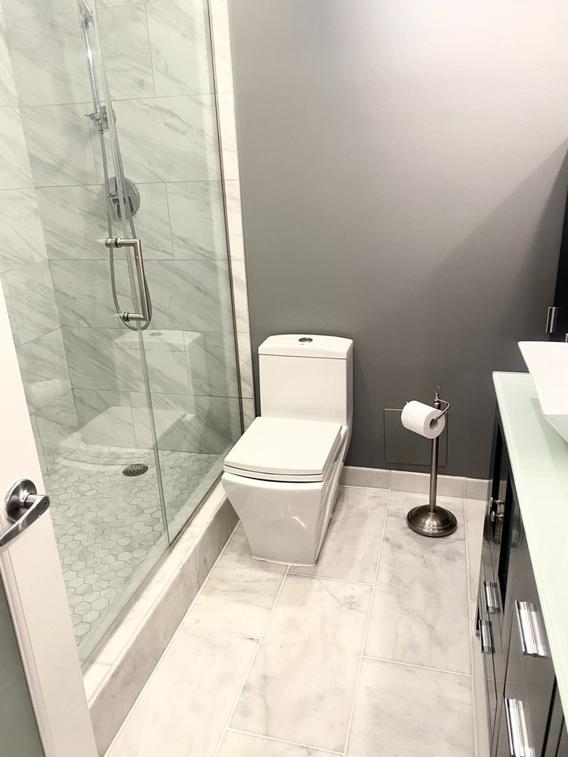 3930 N Pine Grove Avenue #514, Chicago, IL 60613