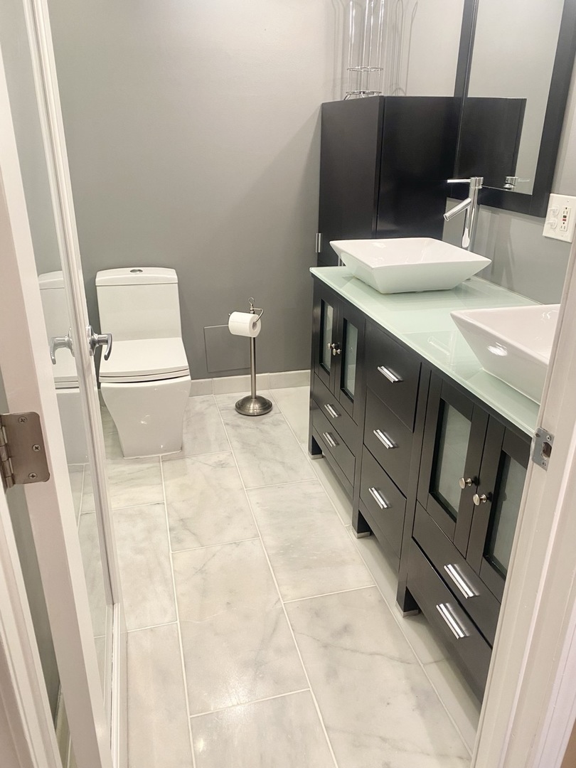 3930 N Pine Grove Avenue #514, Chicago, IL 60613