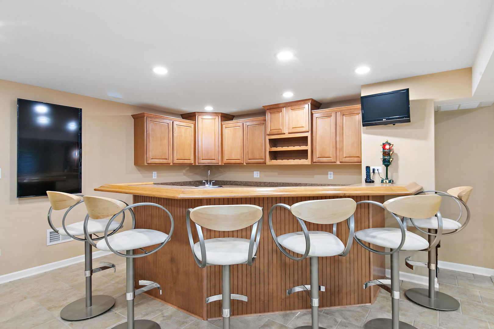 2744 MOUTRAY Lane, North Aurora, IL 60542