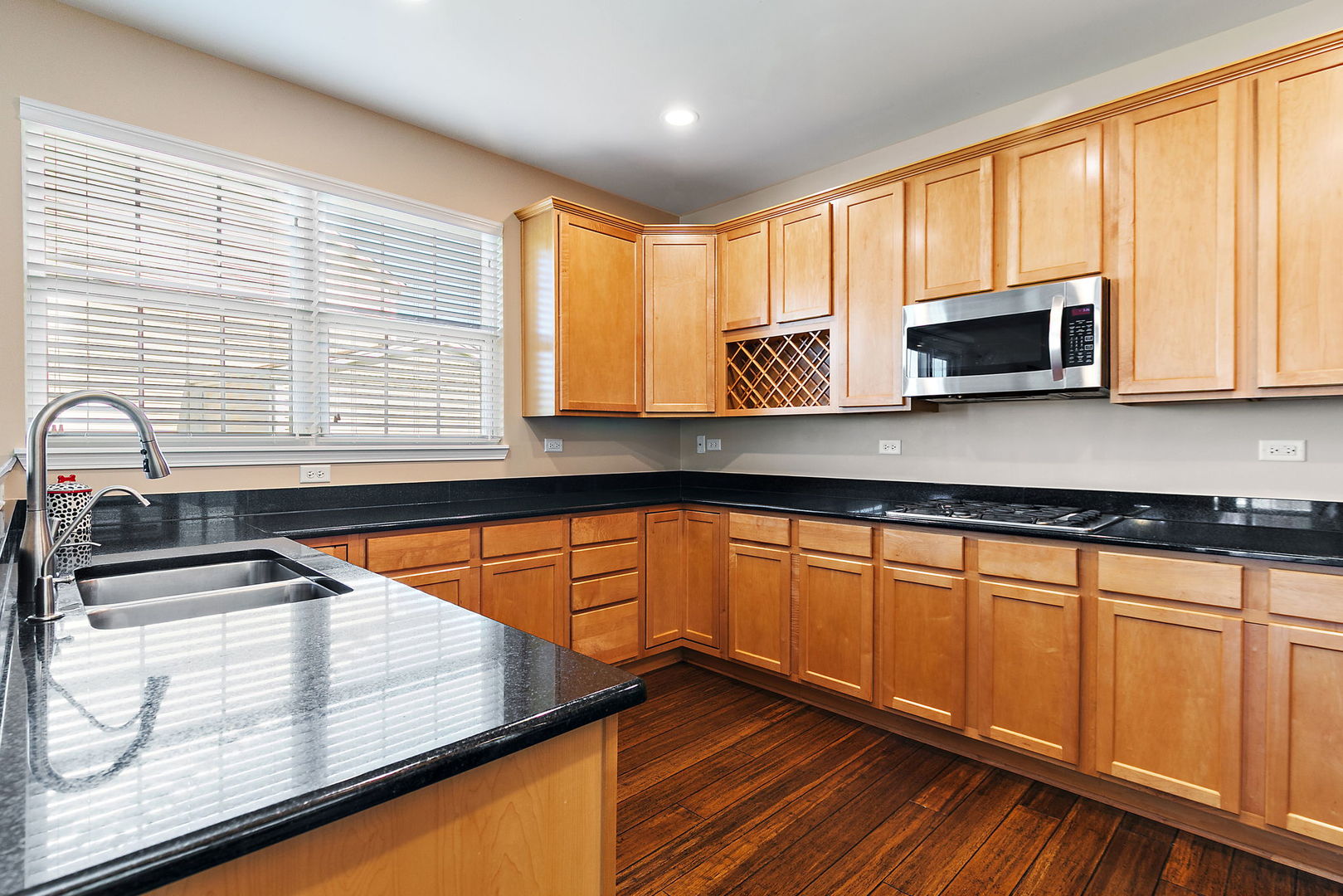 2744 MOUTRAY Lane, North Aurora, IL 60542