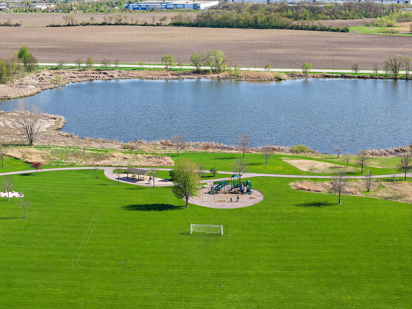 2744 MOUTRAY Lane, North Aurora, IL 60542