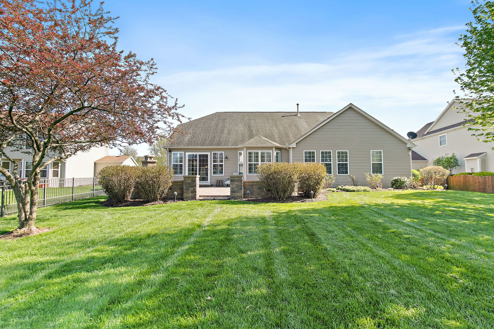 2744 MOUTRAY Lane, North Aurora, IL 60542