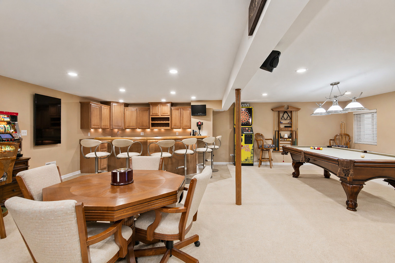 2744 MOUTRAY Lane, North Aurora, IL 60542