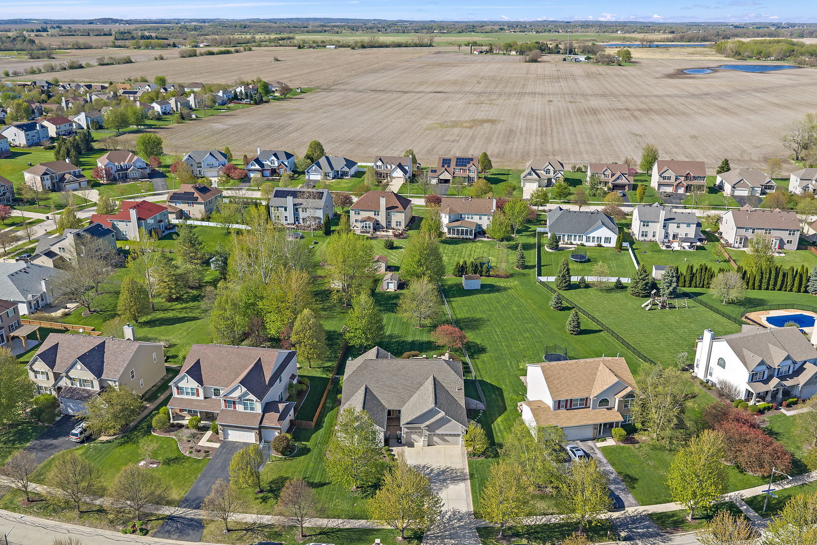 2744 MOUTRAY Lane, North Aurora, IL 60542