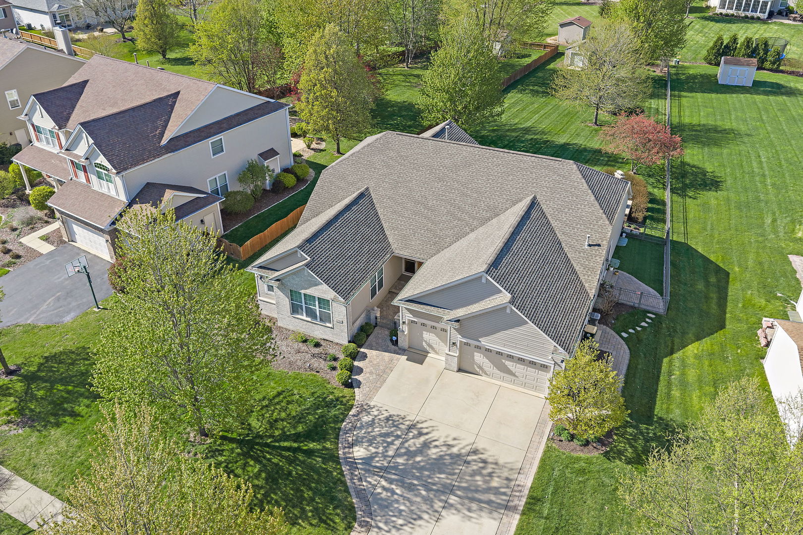 2744 MOUTRAY Lane, North Aurora, IL 60542