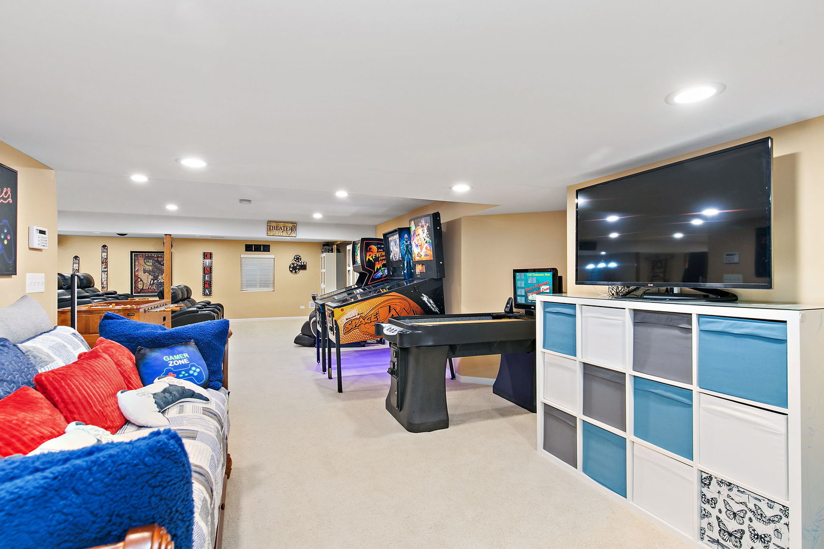 2744 MOUTRAY Lane, North Aurora, IL 60542