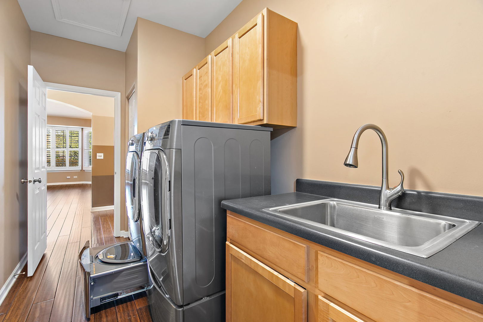 2744 MOUTRAY Lane, North Aurora, IL 60542