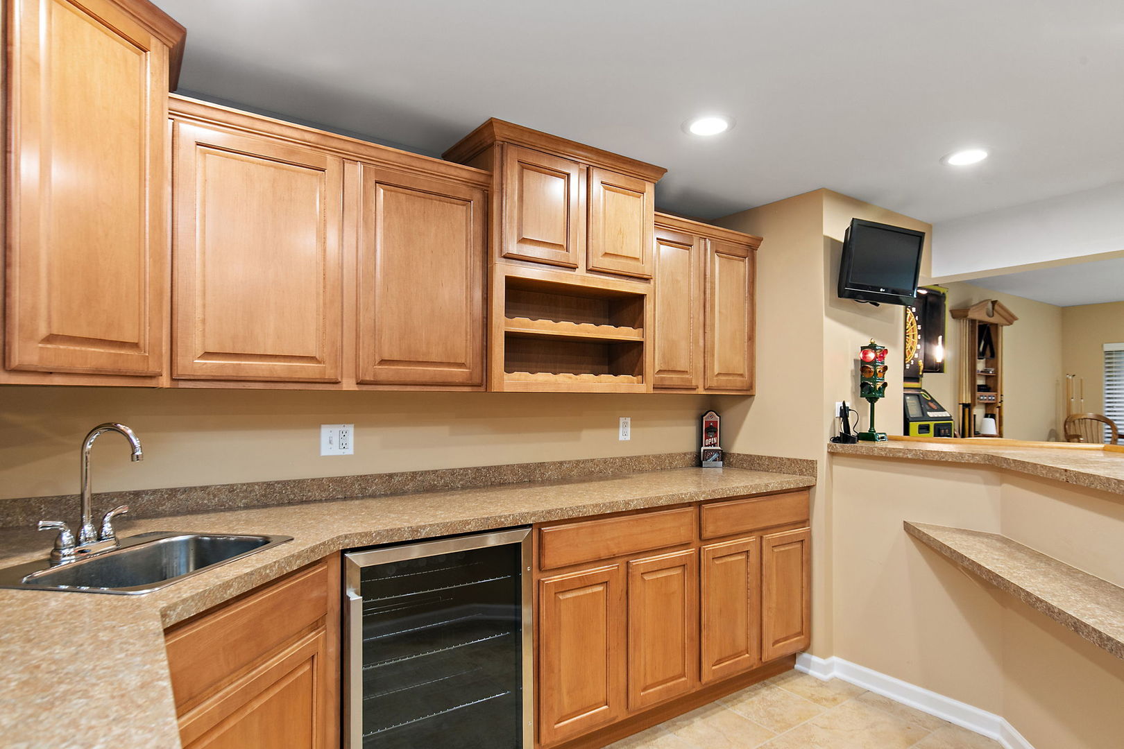 2744 MOUTRAY Lane, North Aurora, IL 60542