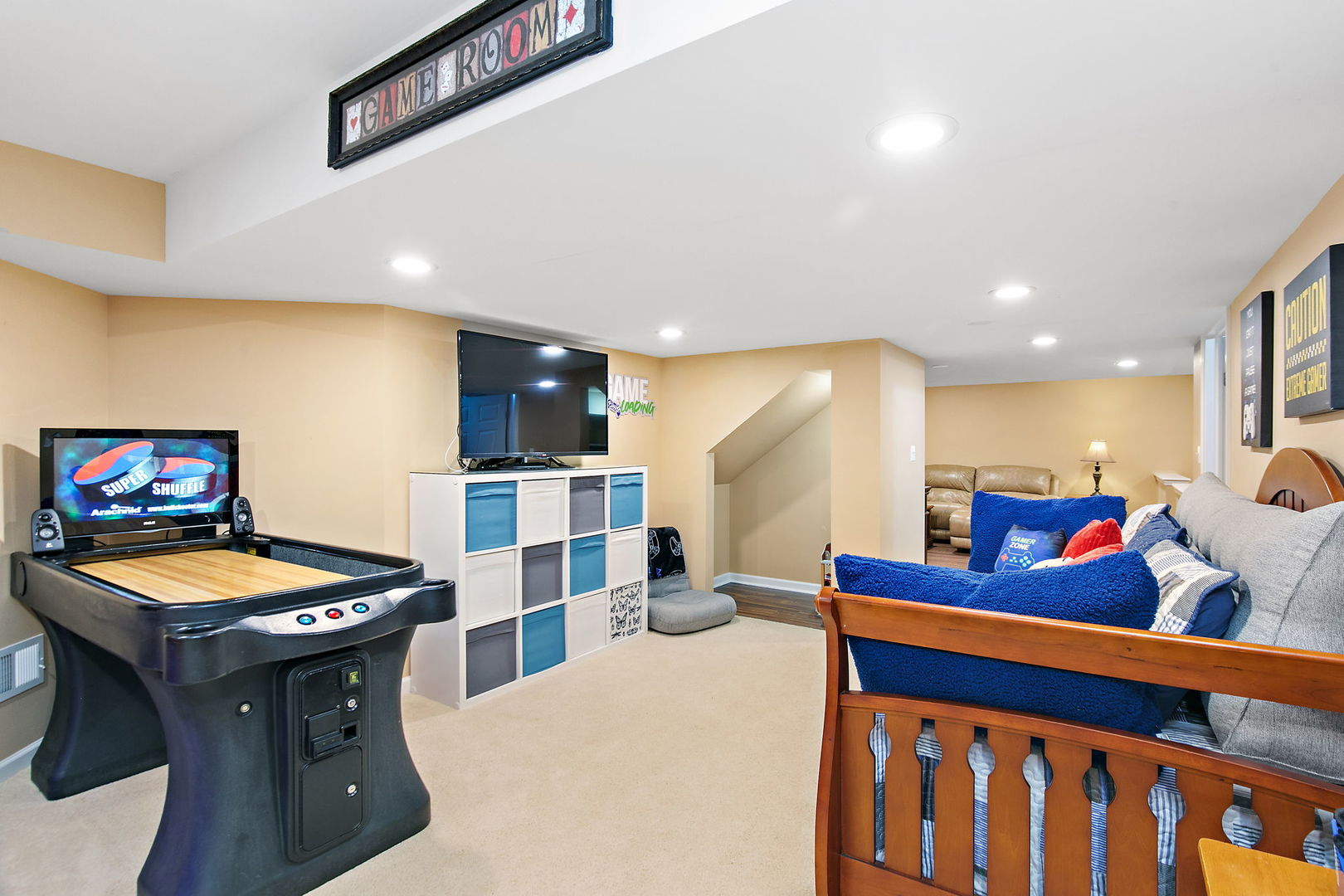 2744 MOUTRAY Lane, North Aurora, IL 60542