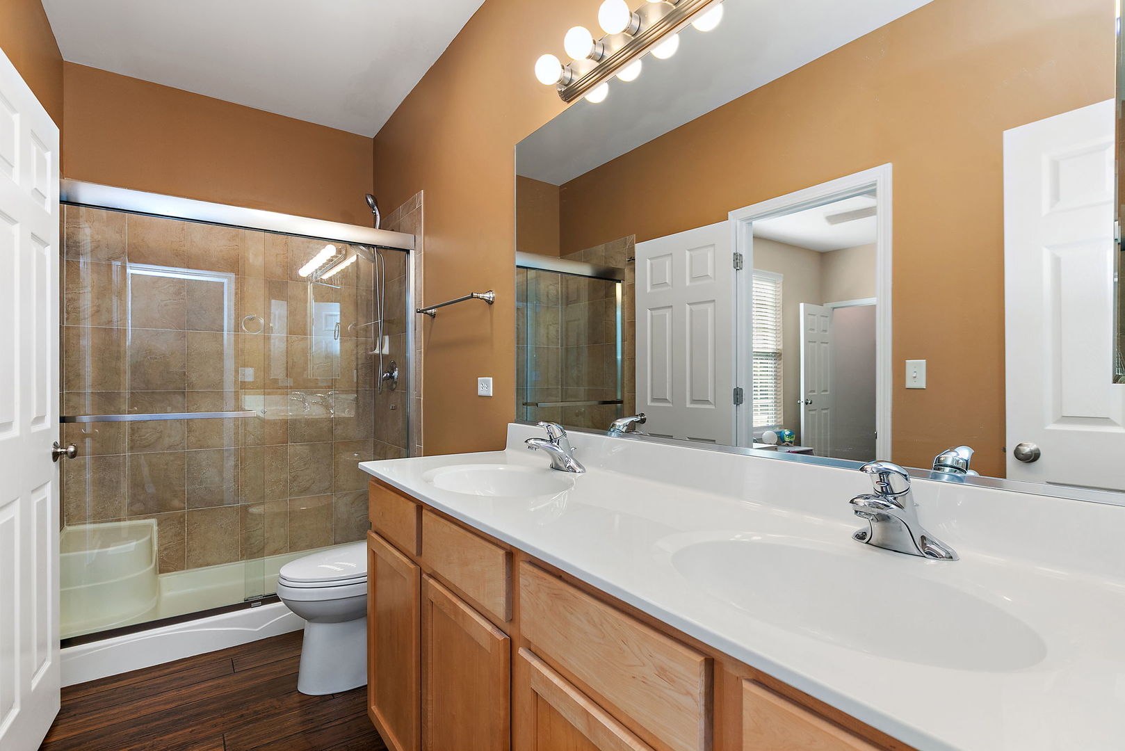 2744 MOUTRAY Lane, North Aurora, IL 60542