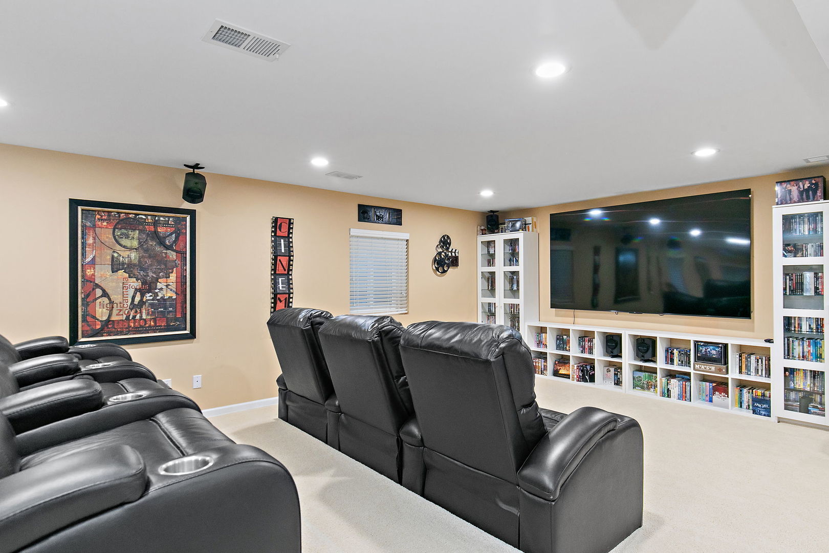 2744 MOUTRAY Lane, North Aurora, IL 60542