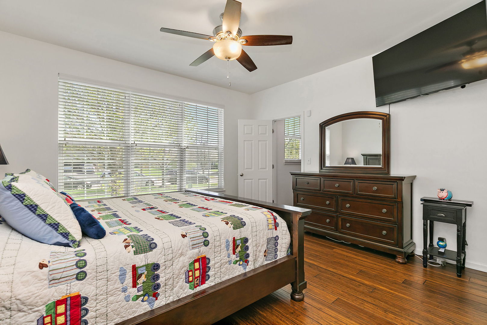 2744 MOUTRAY Lane, North Aurora, IL 60542