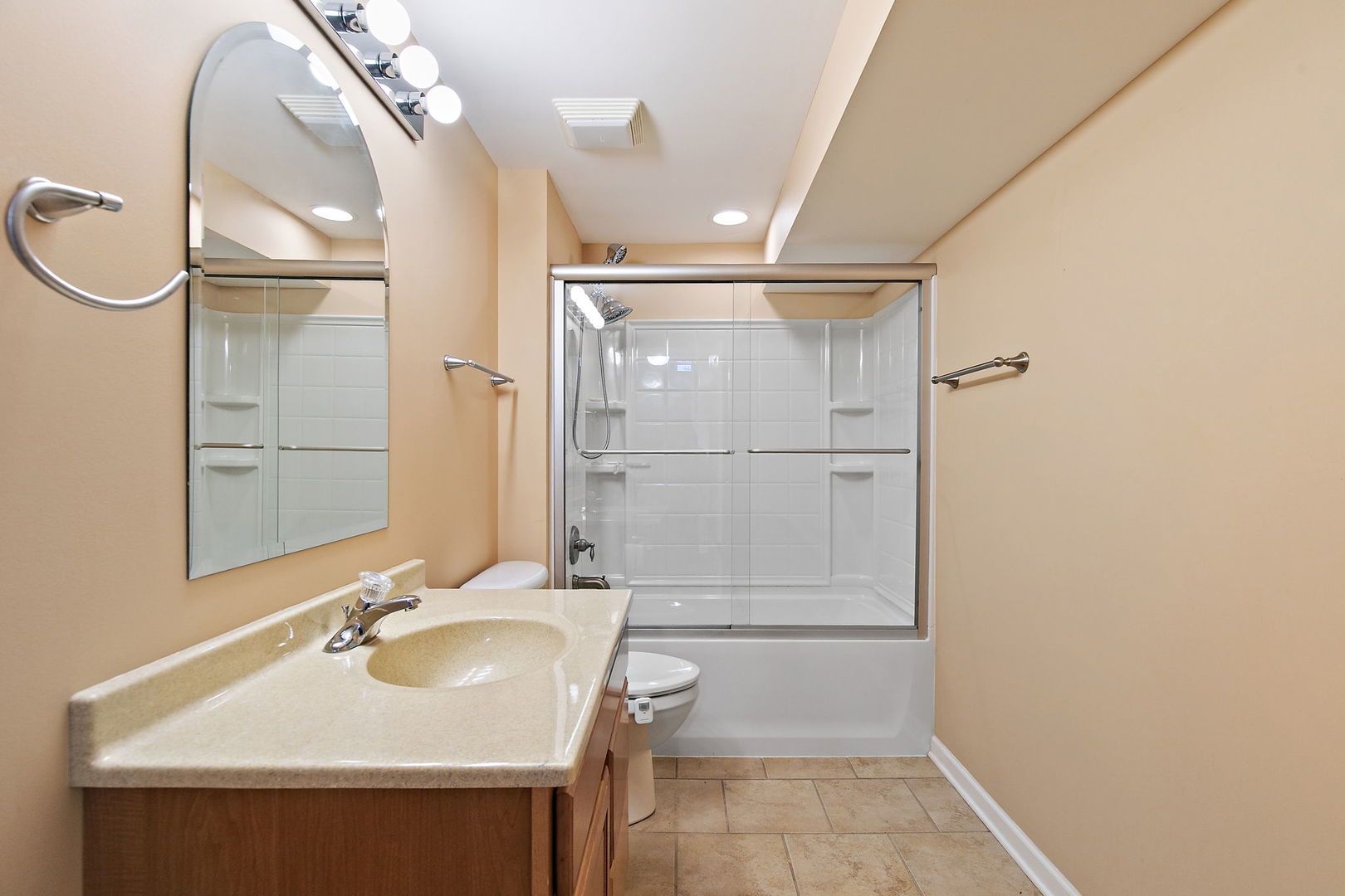 2744 MOUTRAY Lane, North Aurora, IL 60542