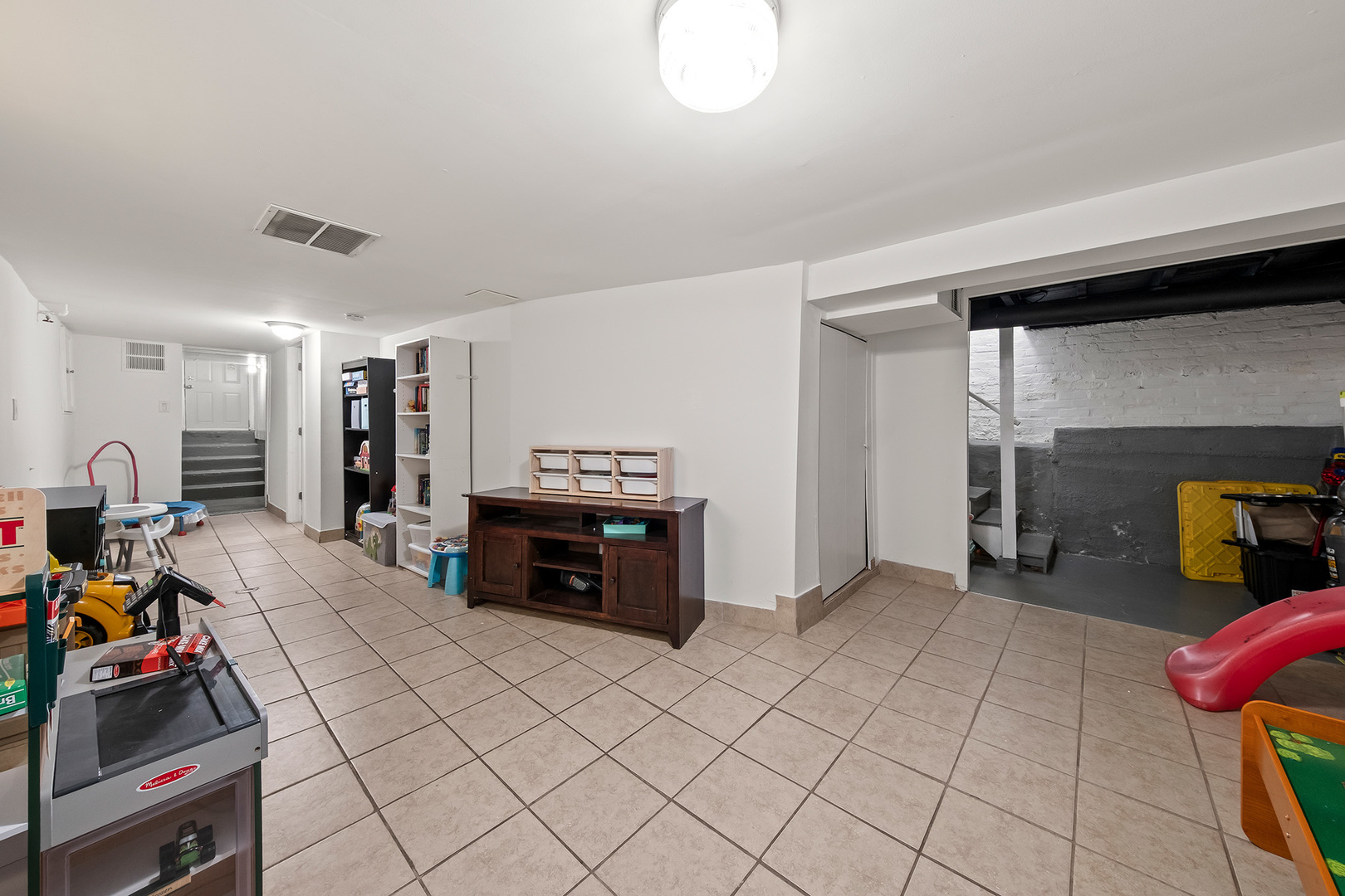 4317 W Shakespeare Avenue, Chicago, IL 60639