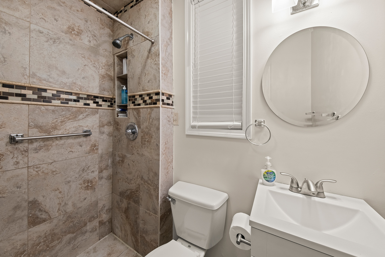 4317 W Shakespeare Avenue, Chicago, IL 60639