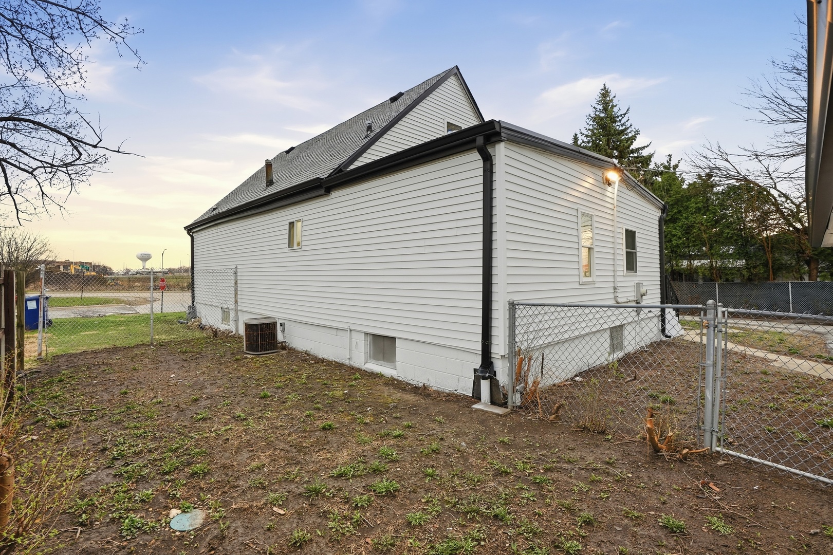 9442 S Octavia Avenue, Bridgeview, IL 60455