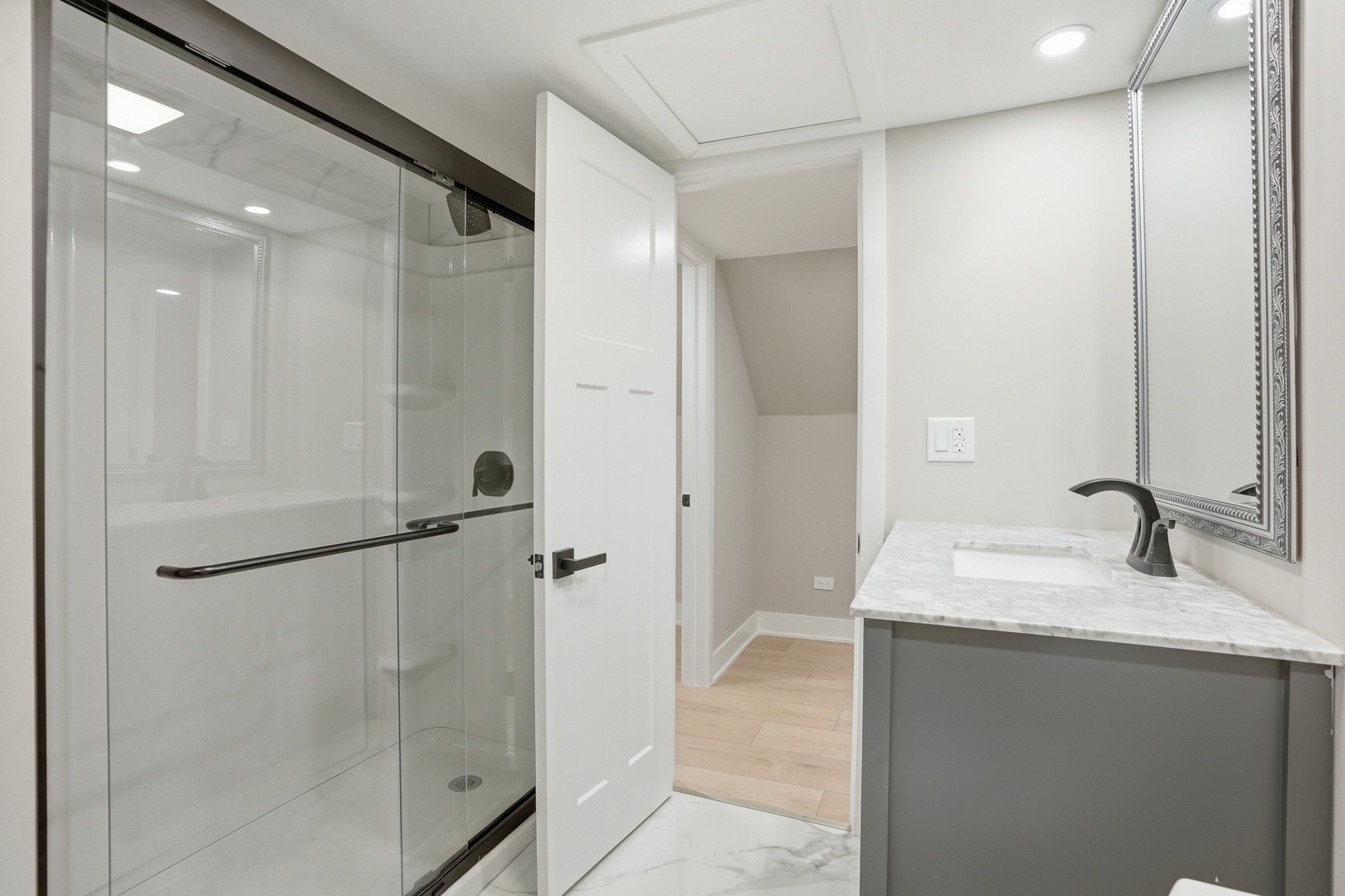 9442 S Octavia Avenue, Bridgeview, IL 60455