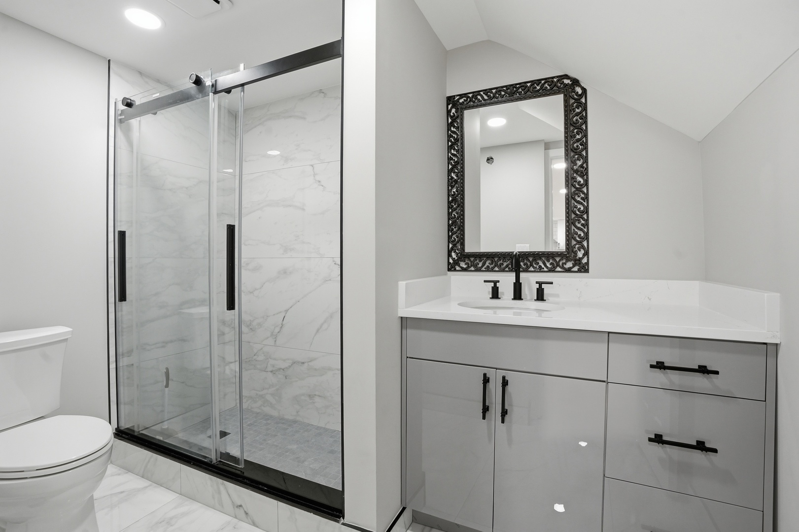 9442 S Octavia Avenue, Bridgeview, IL 60455